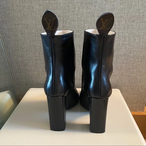 Louis Vuitton Boots - Picture 3 of 7